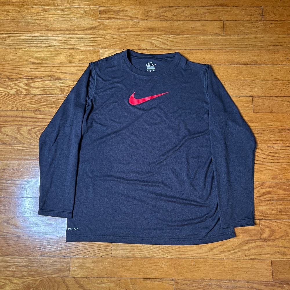 Nike women’s Navy Long Sleeve Shirt